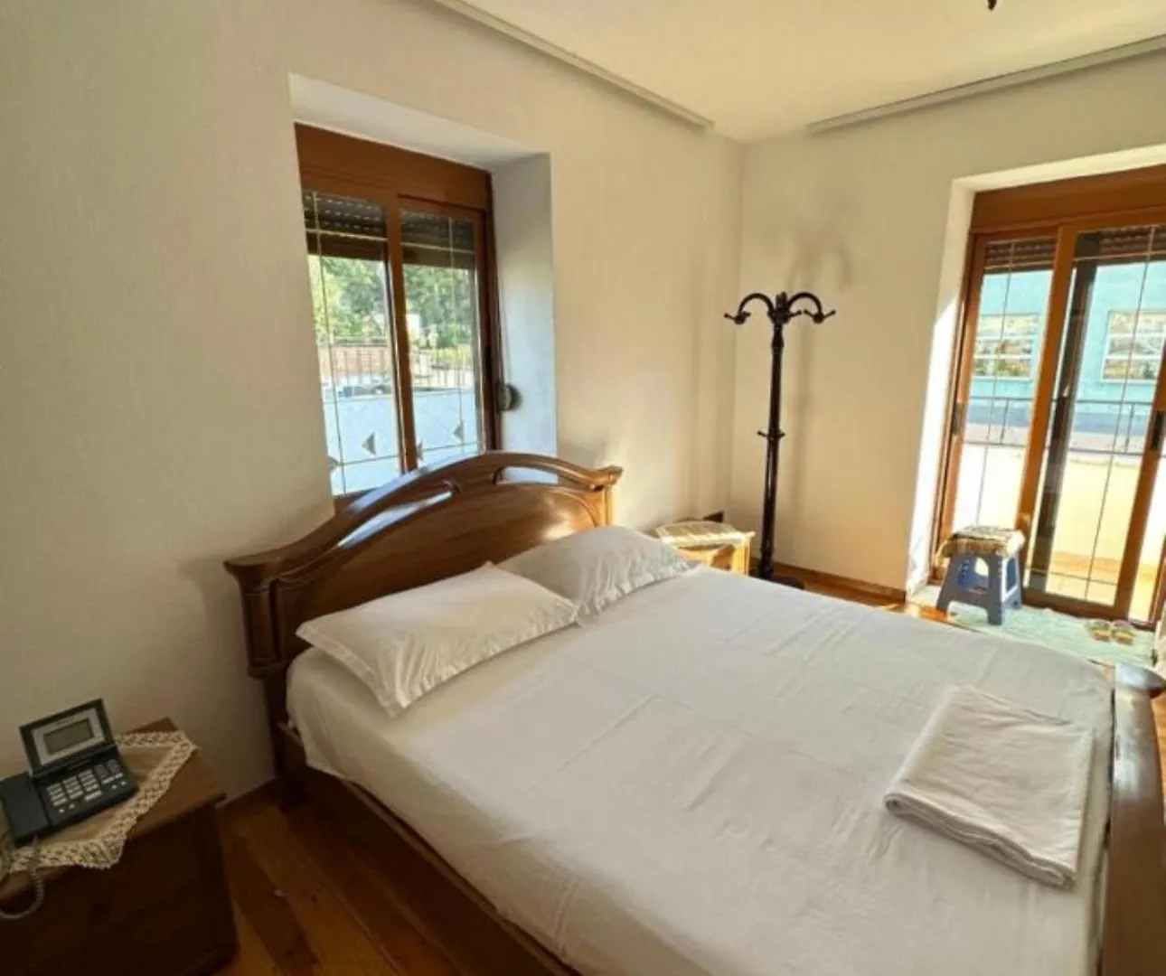 Home In City Center Permet Apartment